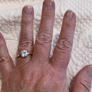 Elegant Gold Solitaire Ring